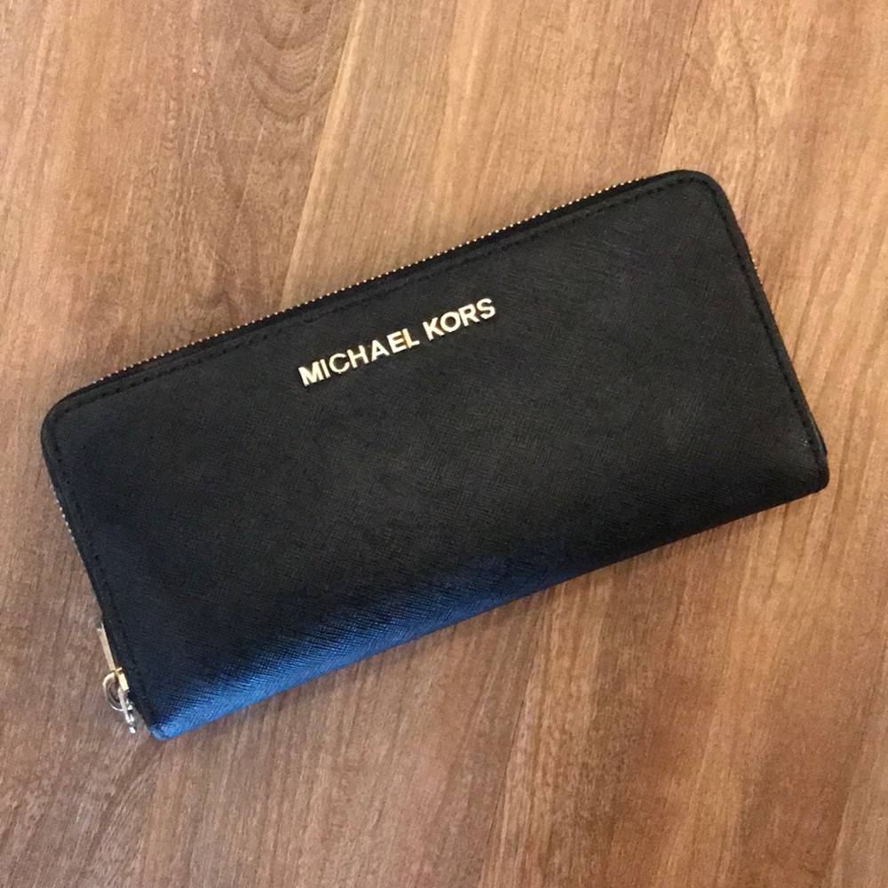 Michael Kors gold + black wallet